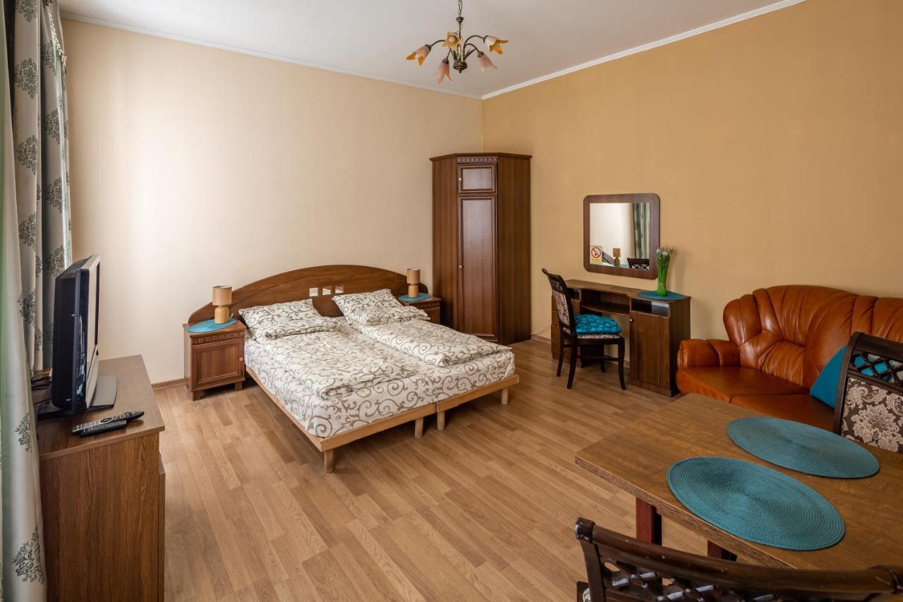 Next To Opera Apartment Lviv Bagian luar foto