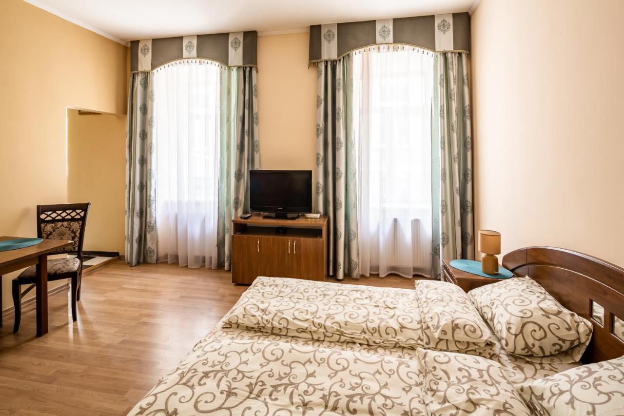 Next To Opera Apartment Lviv Bagian luar foto