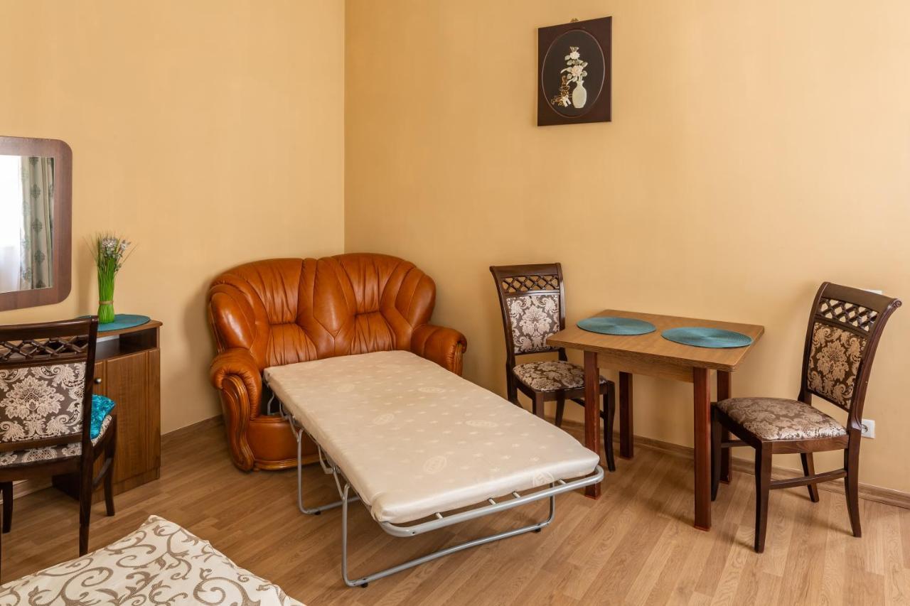 Next To Opera Apartment Lviv Bagian luar foto
