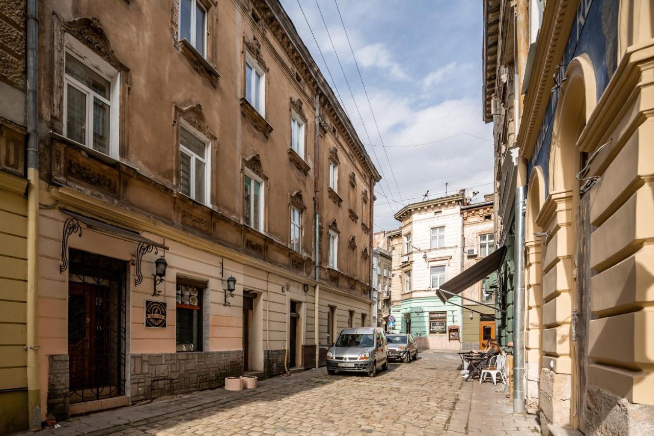 Next To Opera Apartment Lviv Bagian luar foto