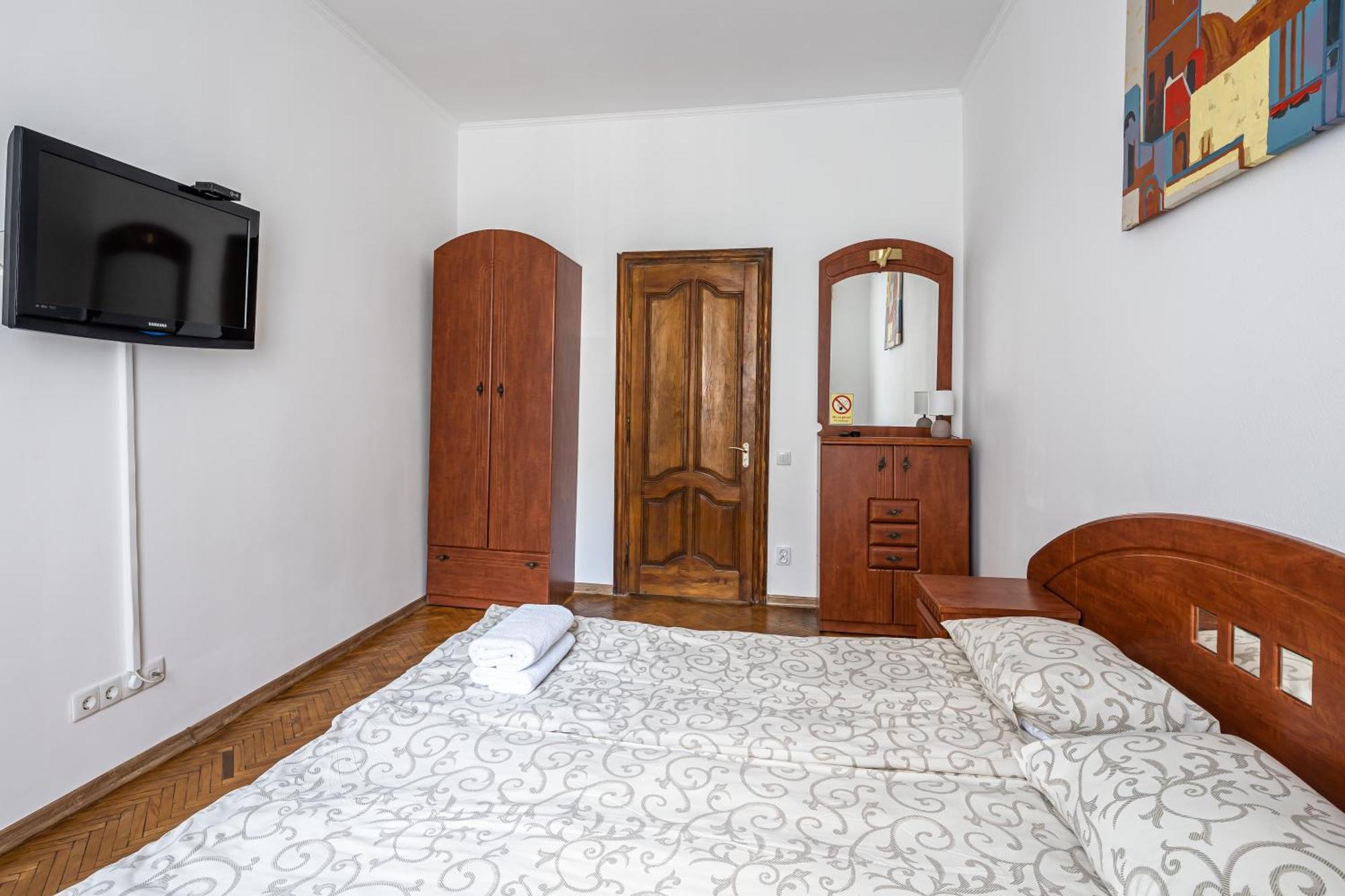 Next To Opera Apartment Lviv Bagian luar foto