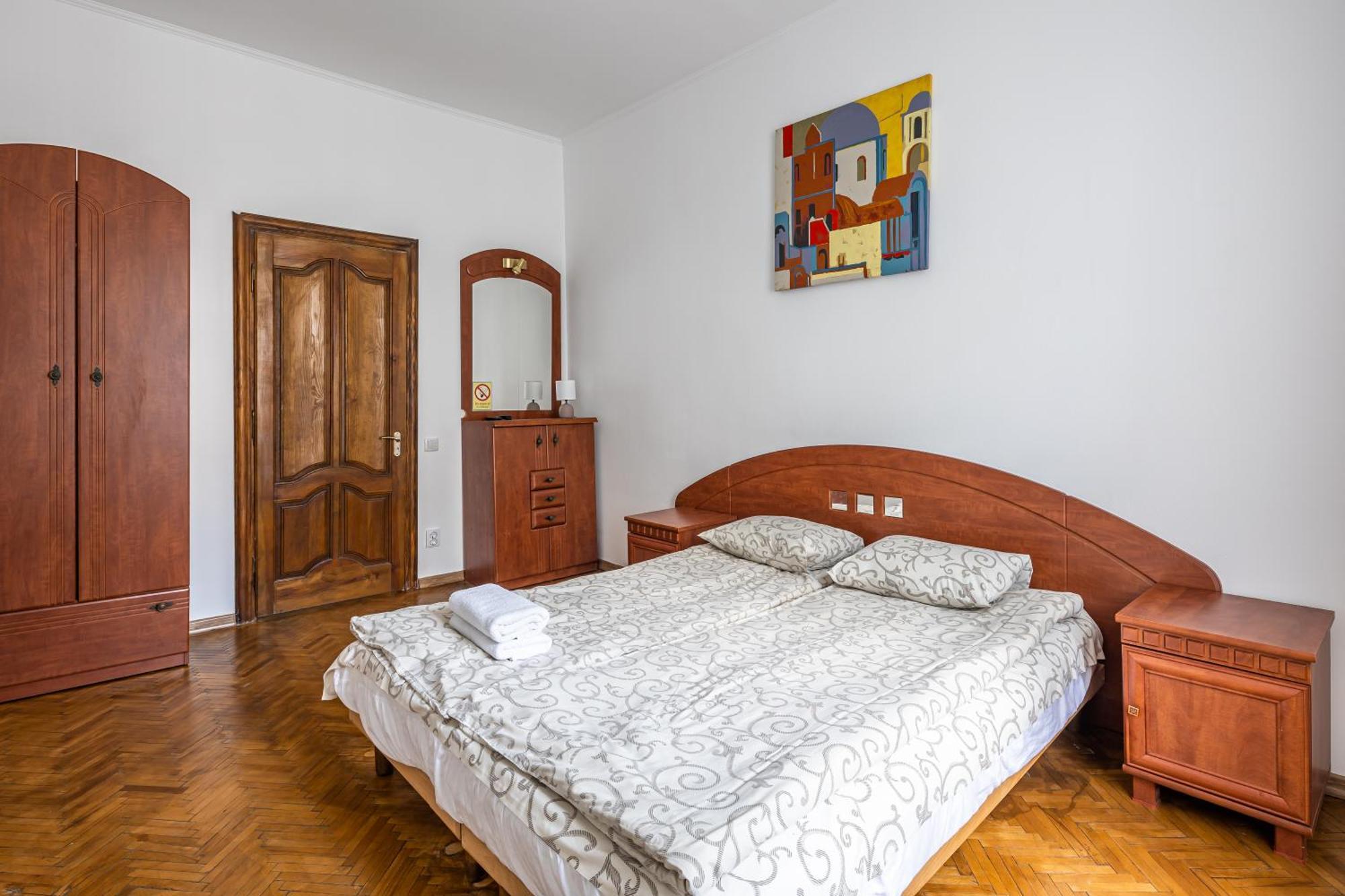 Next To Opera Apartment Lviv Bagian luar foto