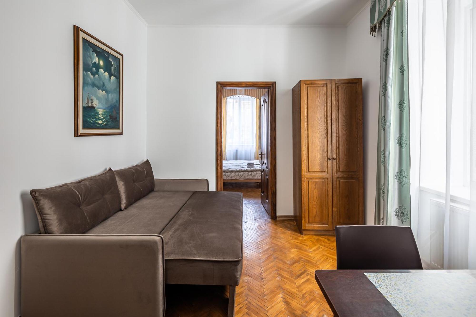 Next To Opera Apartment Lviv Bagian luar foto