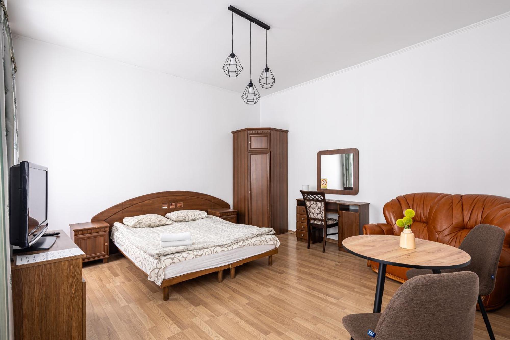 Next To Opera Apartment Lviv Bagian luar foto