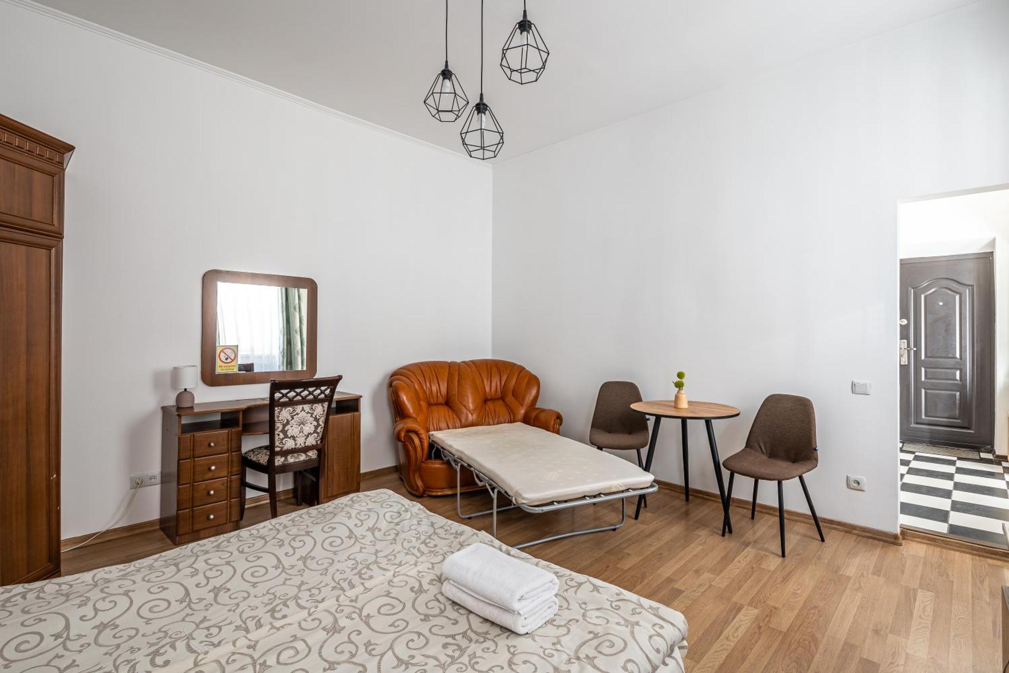 Next To Opera Apartment Lviv Bagian luar foto