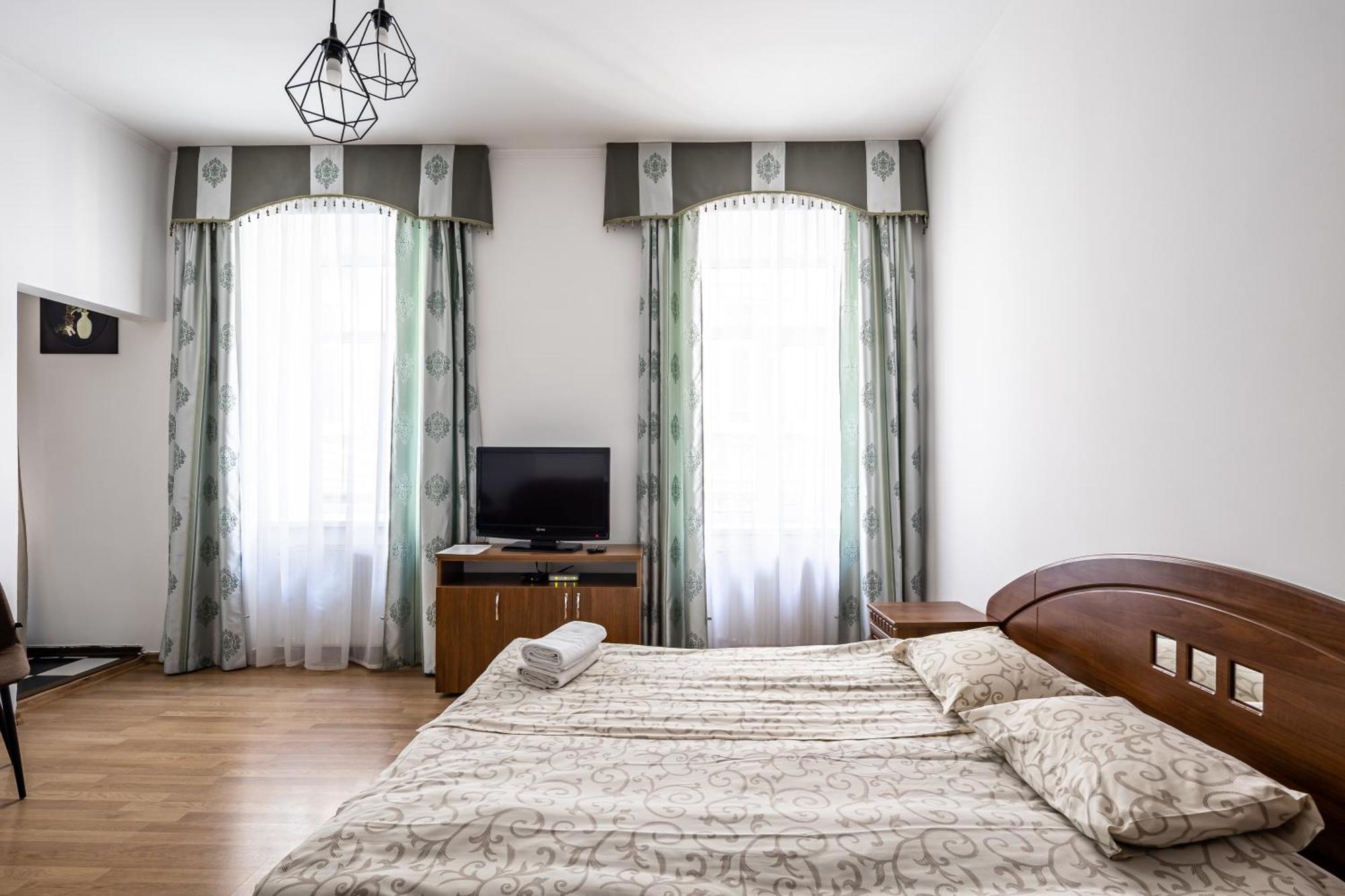 Next To Opera Apartment Lviv Bagian luar foto