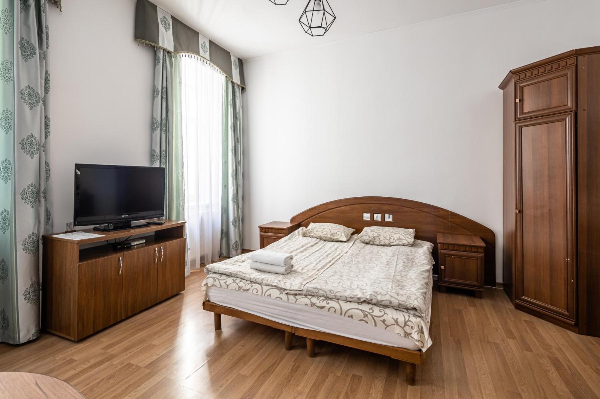Next To Opera Apartment Lviv Bagian luar foto