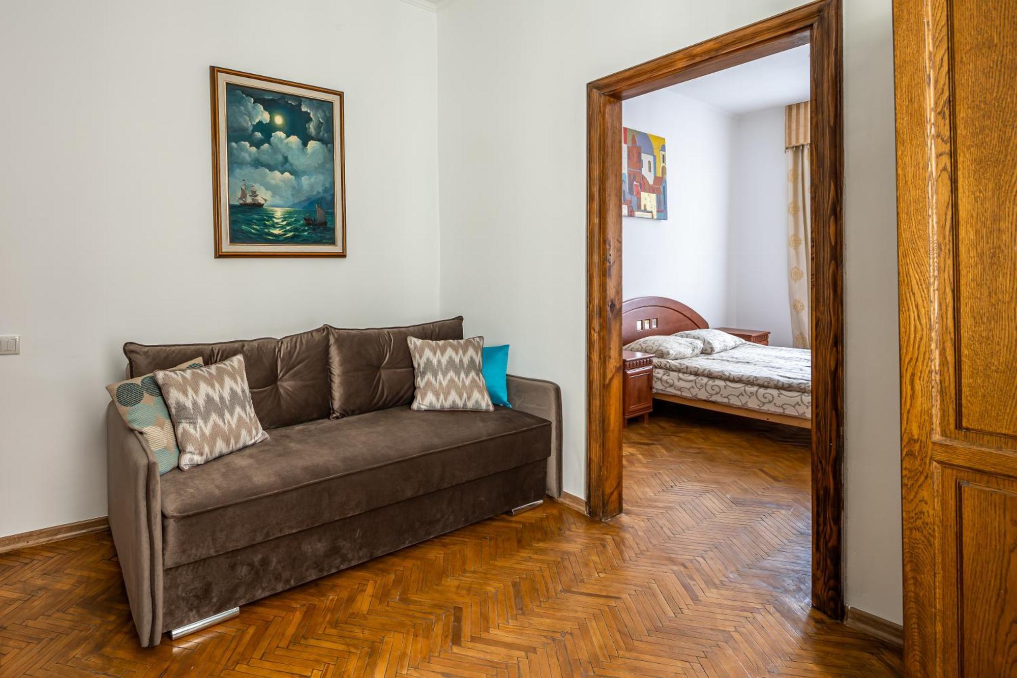 Next To Opera Apartment Lviv Bagian luar foto