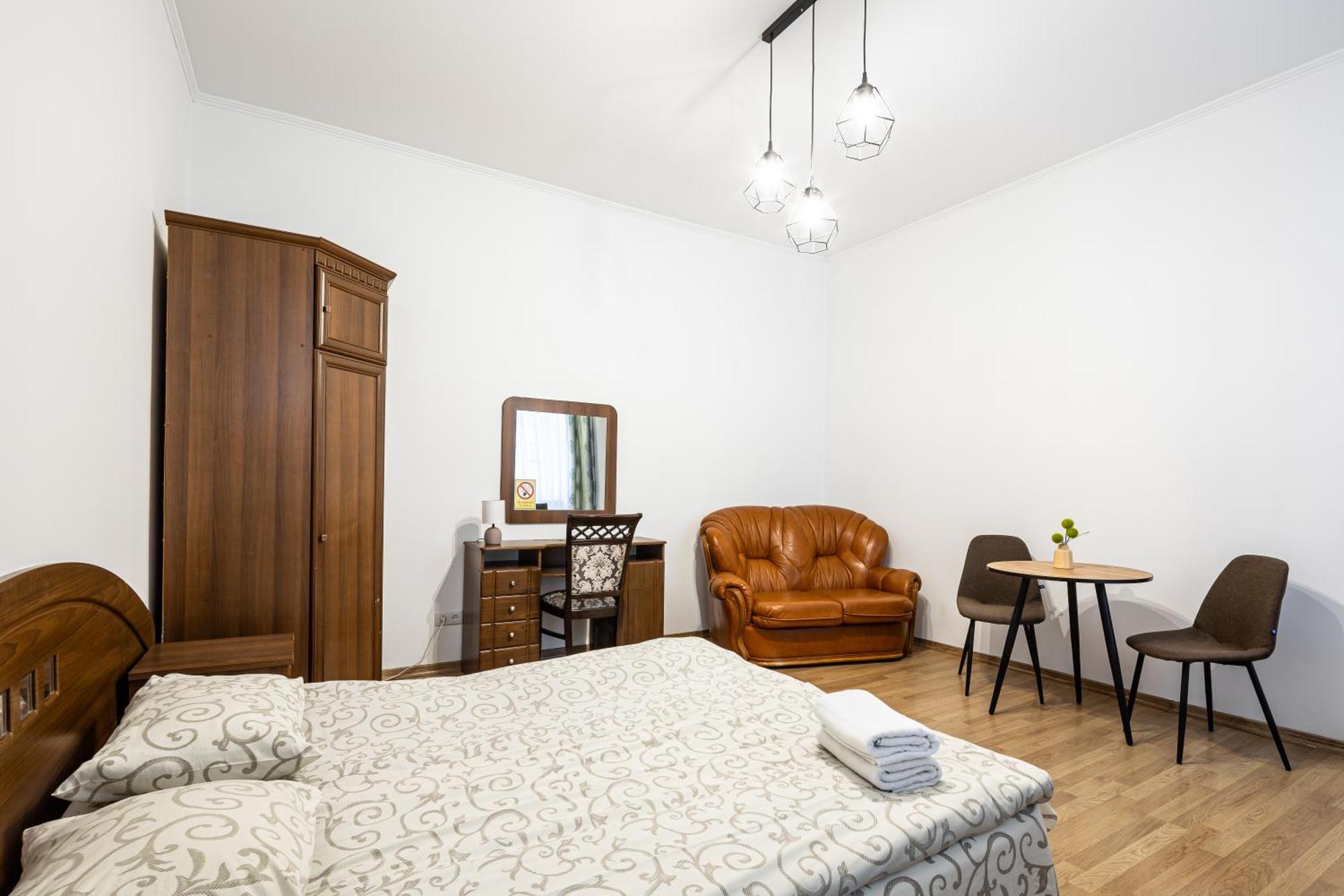 Next To Opera Apartment Lviv Bagian luar foto