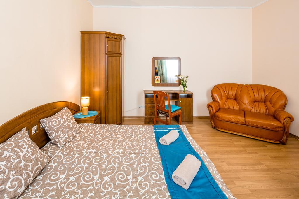 Next To Opera Apartment Lviv Bagian luar foto