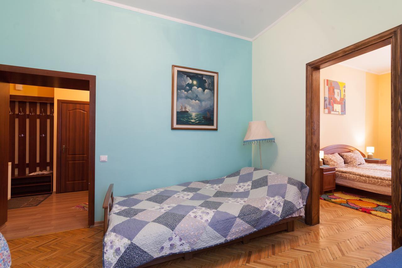 Next To Opera Apartment Lviv Bagian luar foto
