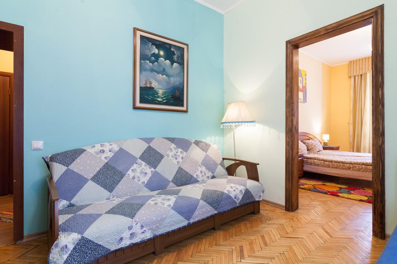 Next To Opera Apartment Lviv Bagian luar foto