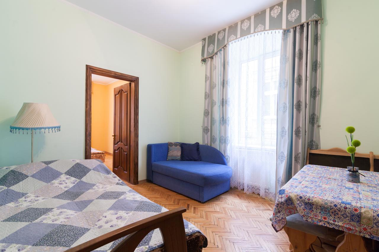Next To Opera Apartment Lviv Bagian luar foto